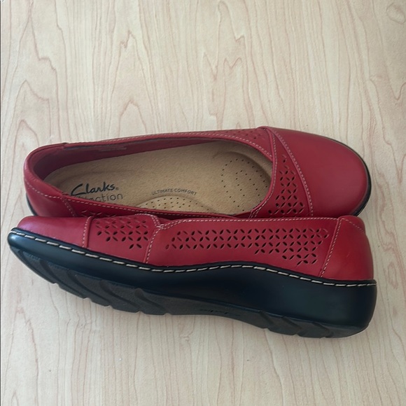 Clarks Women's Red Leather Slip-ons with Cutout Design - Picture 5 of 5